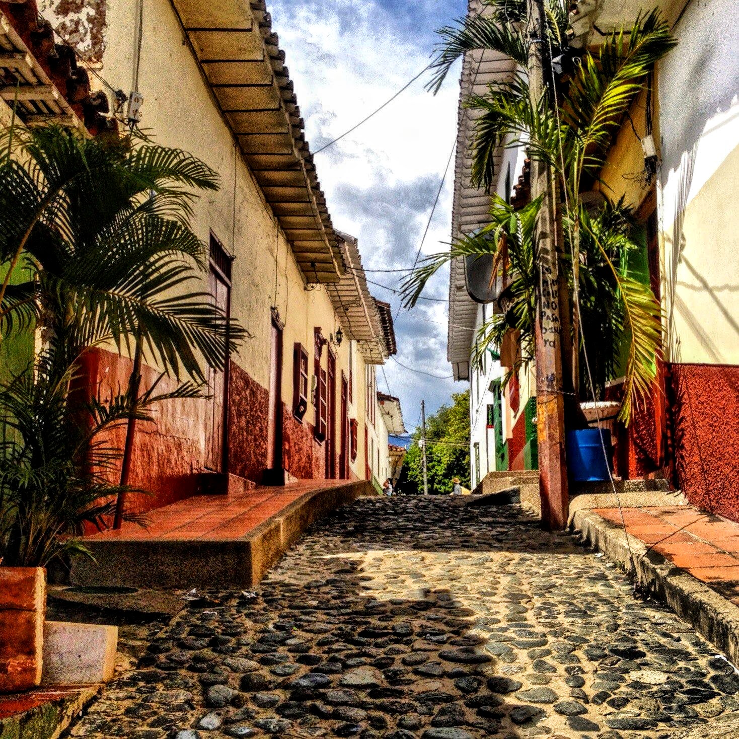 Kopfsteingepflasterte Straße in Santa fe de Antioquia